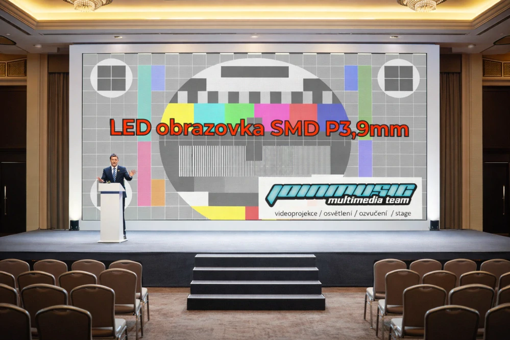 Pronájem - Vnitřní LED obrazovka 8x4,5m LED SMD P3,9mm