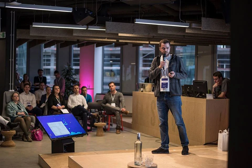 pronájem - Náhledový stojan pro LED nebo plazma monitor či televizi