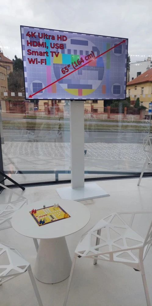 pronájem - Podlahový stojan na TV vysoký