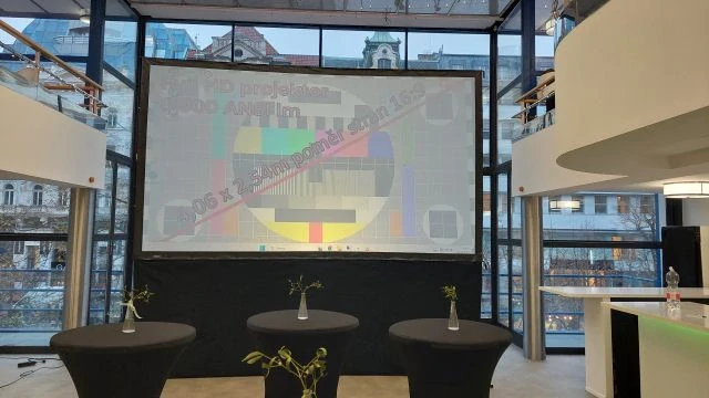 Pronájem - Rámové projekční plátno, pro přední a zadní projekci, 2,28 x 4,06 m, (poměr stran 16:9)