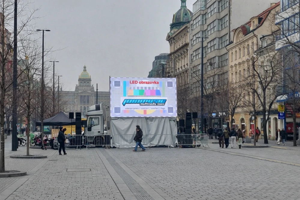 Pronájem - Venkovní LED obrazovka 5,76x3,2m LED SMD P6,6mm, kamion