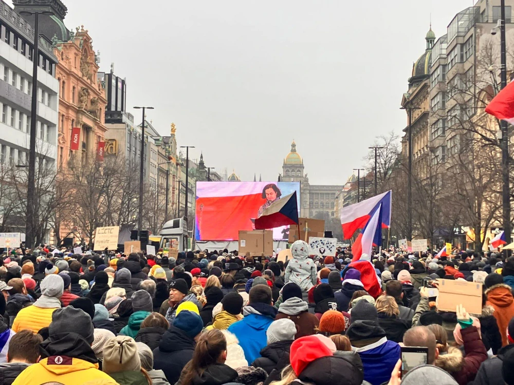 Pronájem - Venkovní LED obrazovka 5,76x3,2m LED SMD P6,6mm, kamion