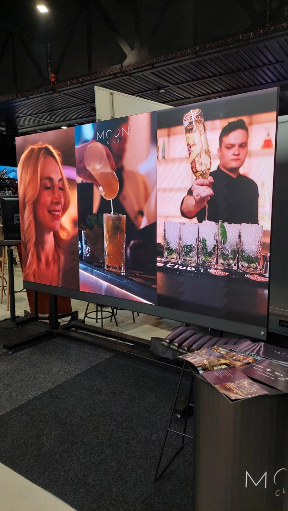 vnitřní COB LED 3x1,7m (úhlopříčka 135")