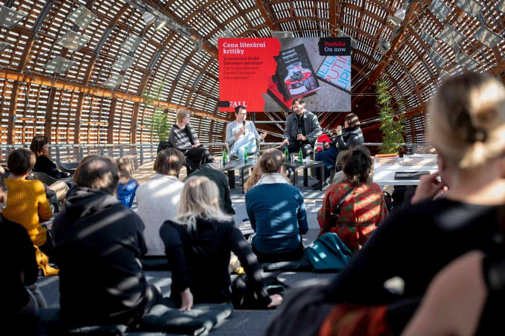 vnitřní COB LED 2,4x1,3,5m (úhlopříčka 110")