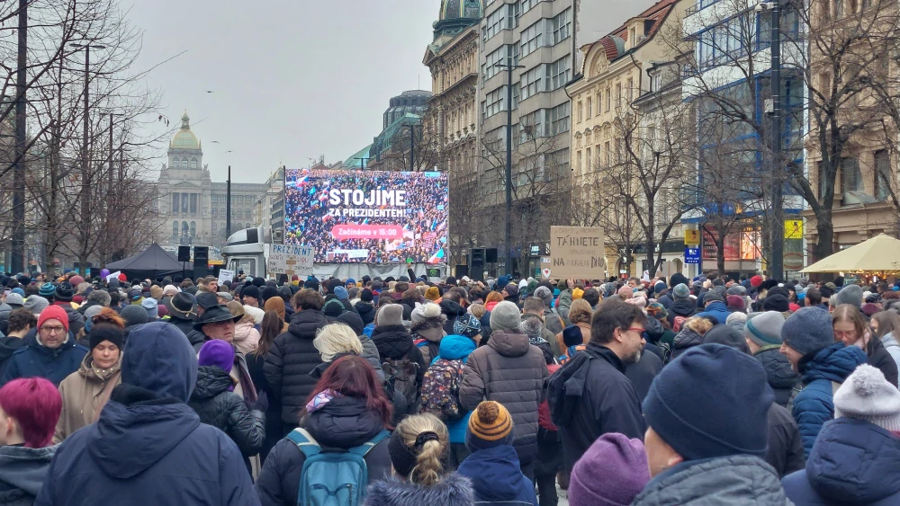 Pronájem - Venkovní LED obrazovka 5,76x3,2m LED SMD P6,6mm, kamion