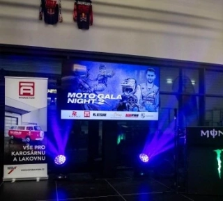 Pronájem - Vnitřní QLED obrazovka 2,1x1,3m 4K TCL 98C735 TF QLED